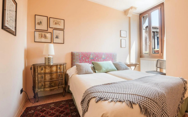 Stylish Renovated Apartment In The Heart Of The City