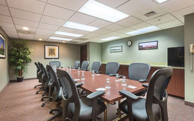 Quality Suites Lansing