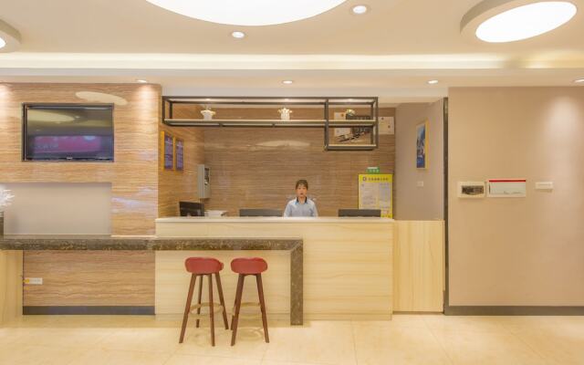 Qingpishu Hotel （Guilin West City Road,Walking street ）
