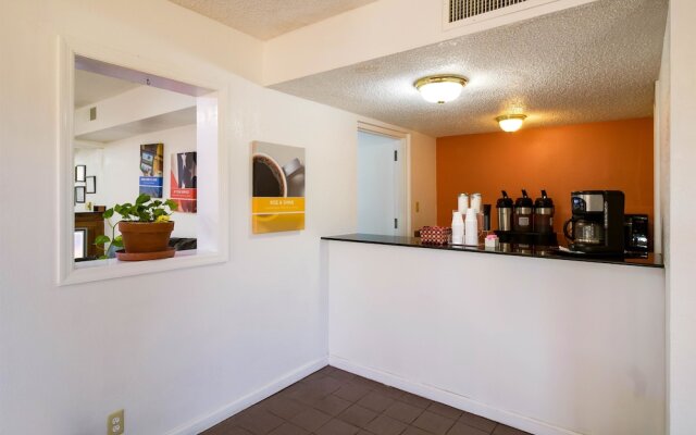 Motel 6 Holyoke MA