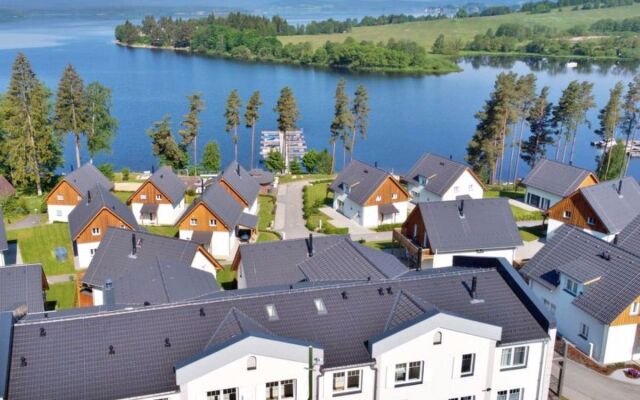 Lakeside Village 16581