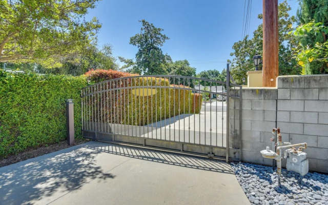 Luxe Pasadena Casita w/ Fireplace & Grill
