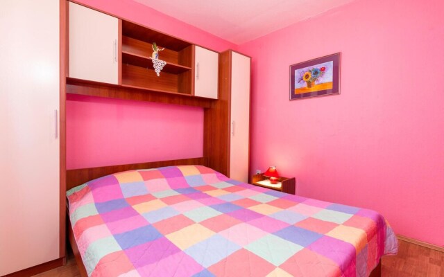 Stunning Home in Pula With Wifi and 2 Bedrooms