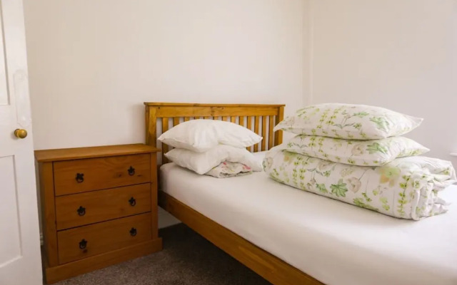 2-bed Apartment, Sleeps 6, 8-min Walk to Centre