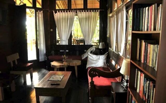 [Deact] Rumah Kedaung Guest House & Cafe