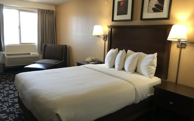Econo Lodge Inn and Suites Bellingham