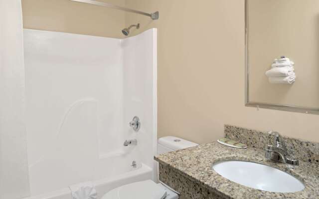 Super 8 by Wyndham Omaha I-80 West