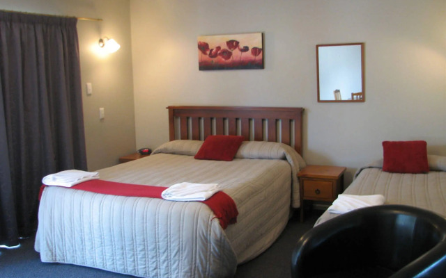 Cobblestone Court Motel – Wenzel Motels