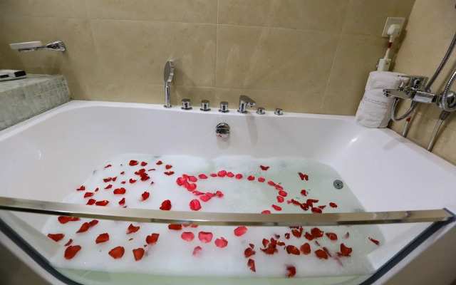 Lotaz Hotel Suites Al Salamah
