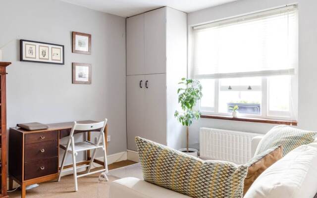 Elegant 2 Br Apartment in W/Garden, Fits 6
