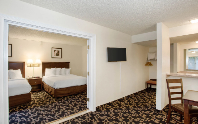 MorningGlory Inn & Suites