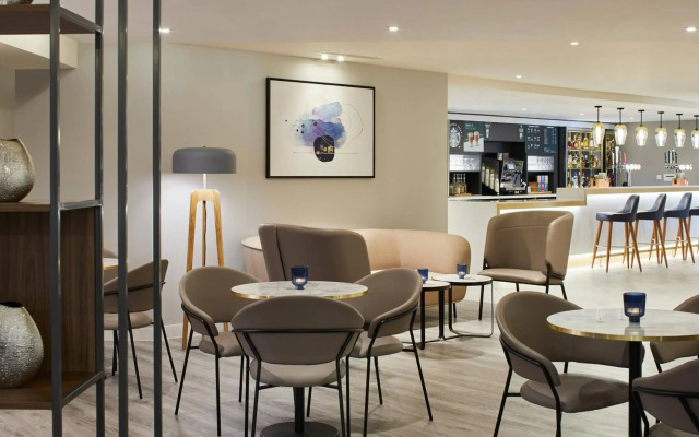 Courtyard by Marriott London Heathrow Airport