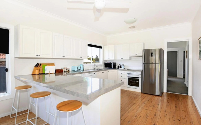 Tilly's Retreat - Pet Friendly - 3 Min Walk to Beach