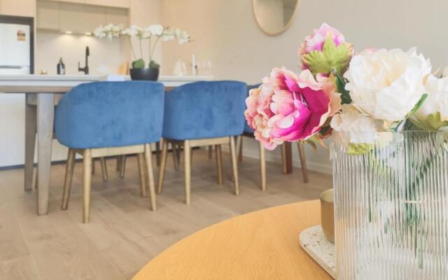 Luxurious 2 bedroom apartment Free secure parking