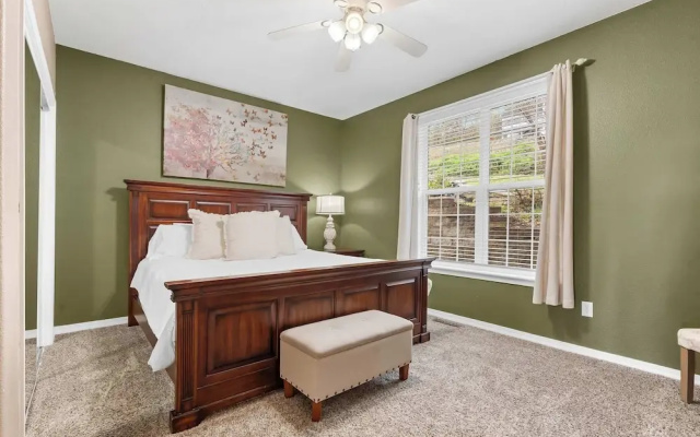 The Greenview Manor - Lake Views