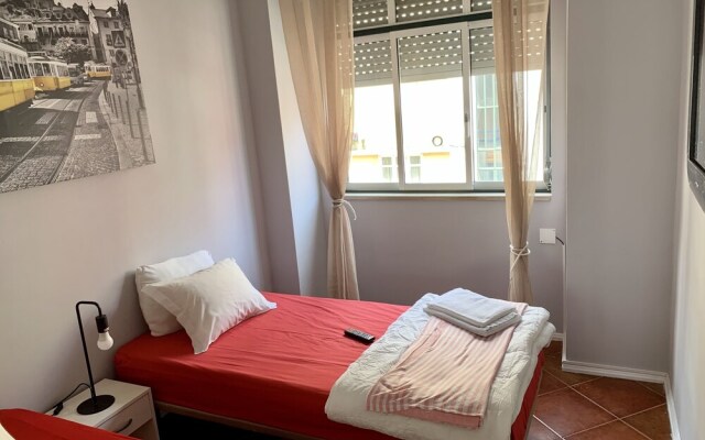 Lovely 2-bed Apartment in Lisbon Center