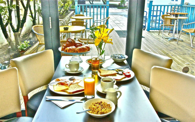 Queens Drive Hotel