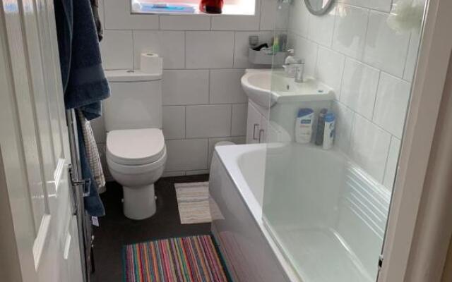 Fantastic home Bournemouth with Jacuzzi Garden parking