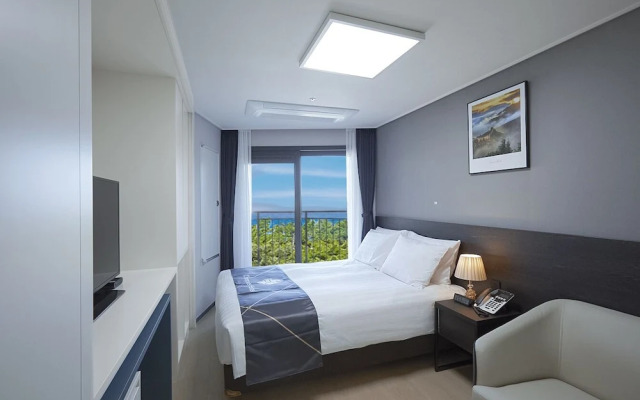 Sokcho Chonpines Beach Hotel