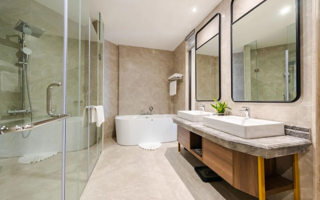 Muong Thanh Luxury Ha Long Centre Hotel