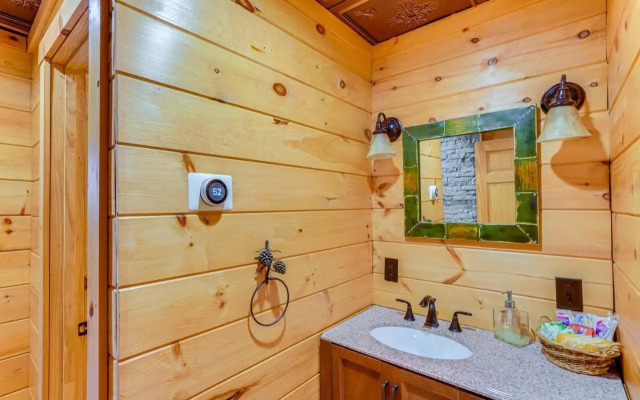 Spacious Wilmington Cabin: Walk to Lake
