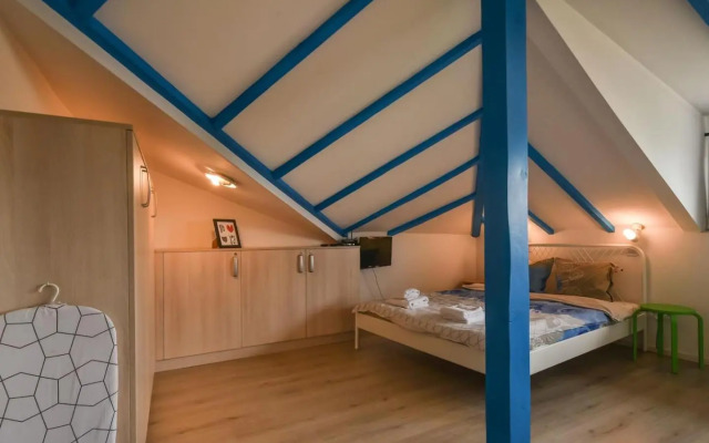 The Ivy House - A Cozy Attic near the City Center