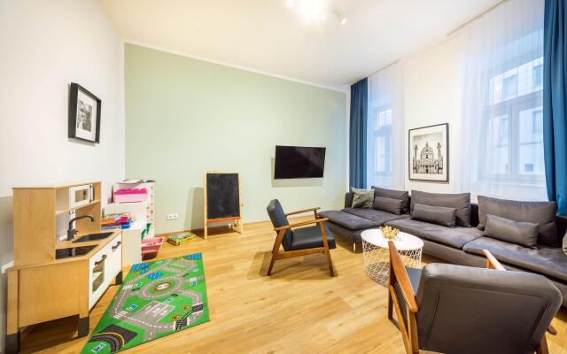 Jimmy's Apartments Dandelion