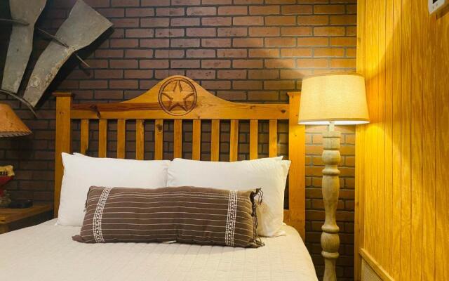Deluxe Big Texan Multi Suite