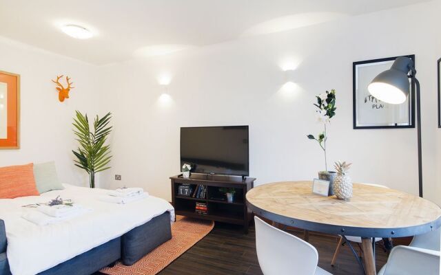 FG Property - The Holland Road Residence III
