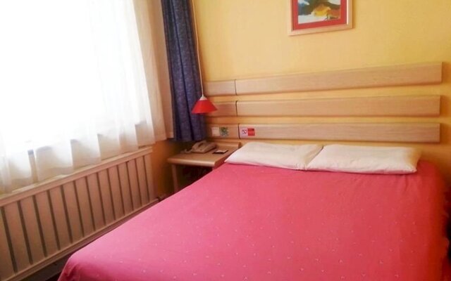 Home Inn Changchun Anda Street