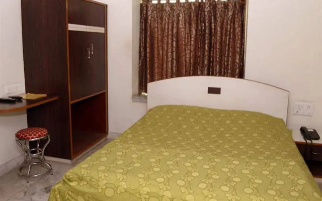 OYO 43924 Harry Guest House