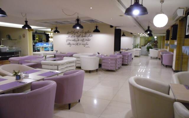 Portaluna Hotel & Resort By Reston