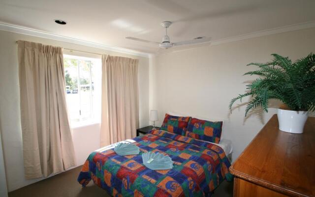 Lakeside Holiday Apartments