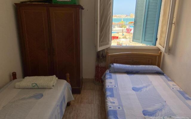 Lovely 4 bed vacation apartment with sea view