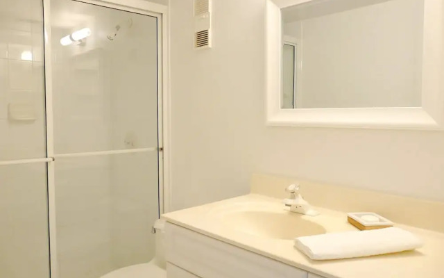 South Seas Tower 2-1001