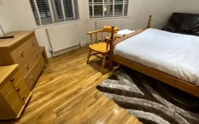 Charming 3-bed Apartment in London