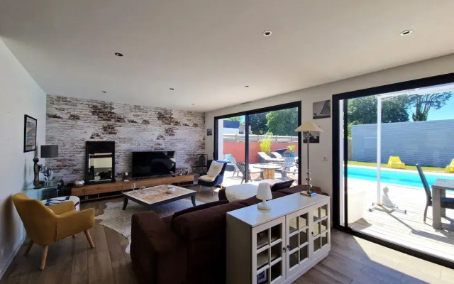 Beautiful House With Heated Pool, Ploemeur