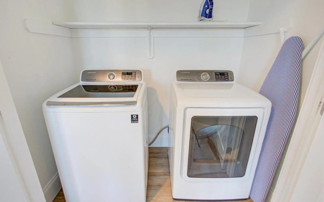 BB31 - Beach Please Community pool