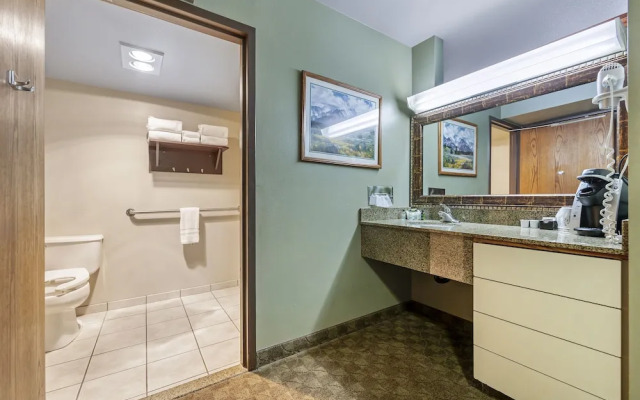 Seaport Inn and Suites