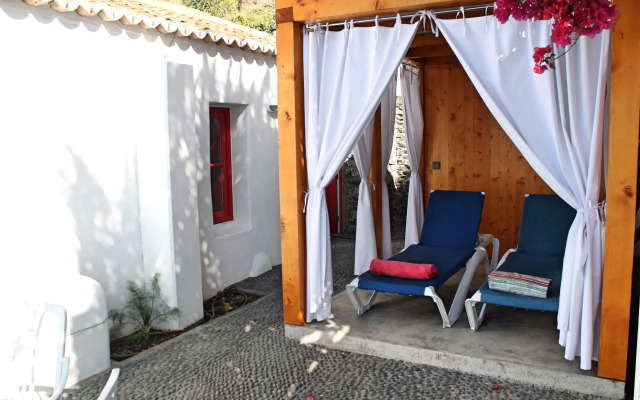 Beachfront cottage in sunny Calheta – the ideal hideaway | Cottage do Mar