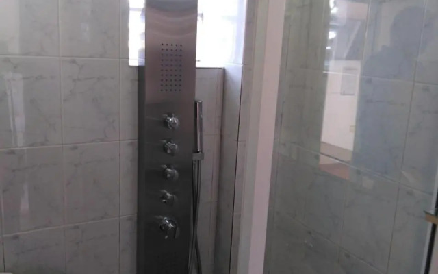 Souvlakis Pool Suites (S.P.S)