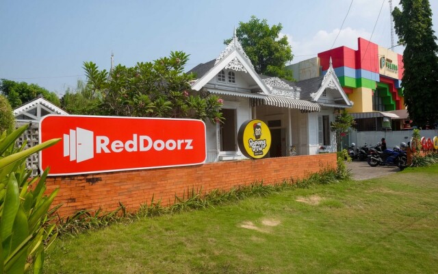 RedDoorz Plus @ Harmonie Cepu Blora