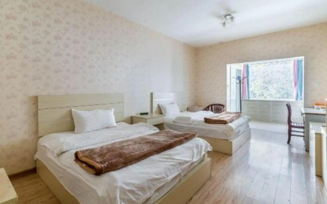 Lianhua Xiaozhu Apartment Hostel
