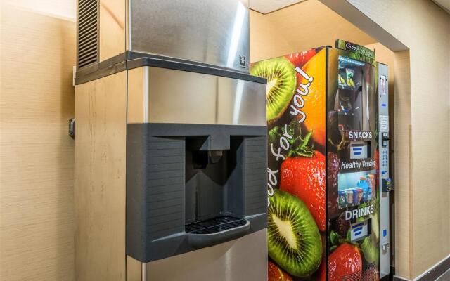 Comfort Inn & Suites Dayton Northwest - Englewood