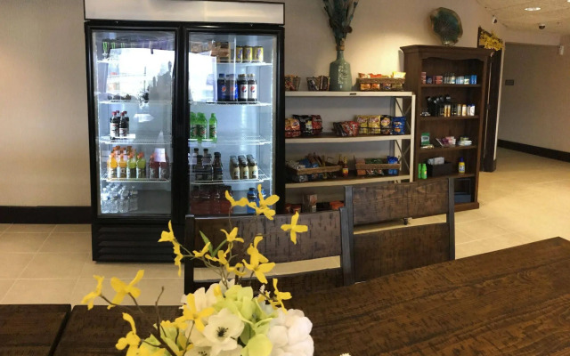 Greenfield Inn & Suites Owensboro, KY Airport