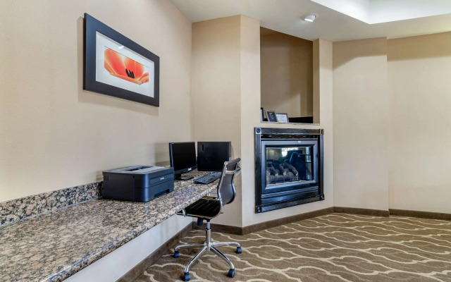 Comfort Inn & Suites near Bethel College