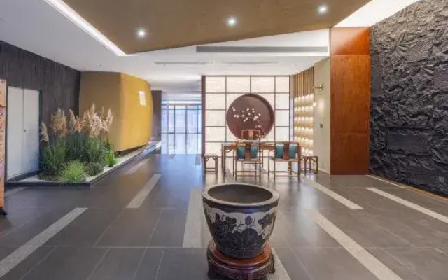 Jianguo HIDDEN Hotel (Shijiazhuang Station Normal University)