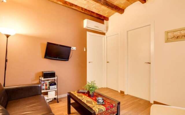 Modern 2 Bed Flat in Trendy Poble Sec