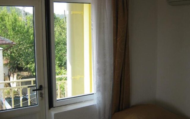 Eli Guest House