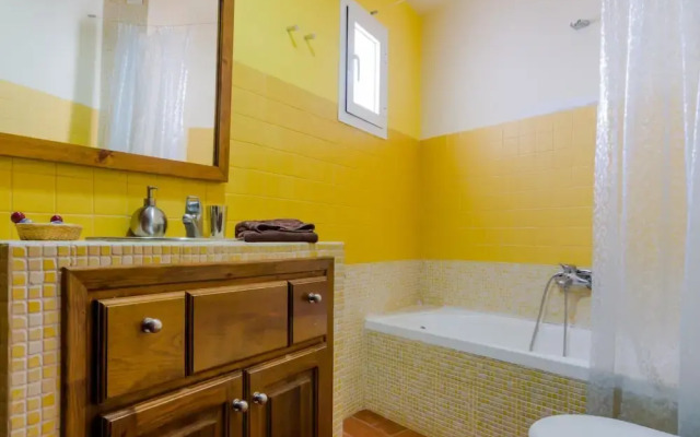 Calma Holiday Home 22606